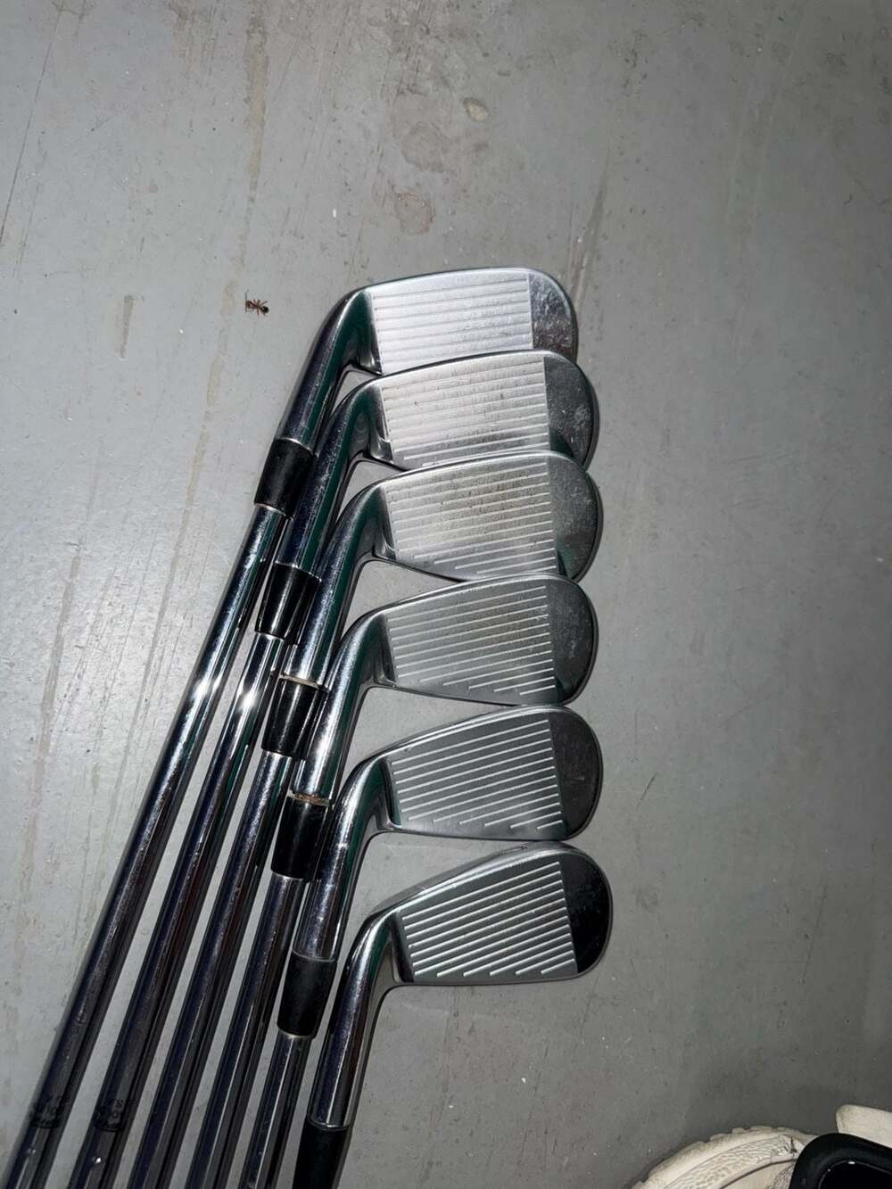 Titleist AP2 710 Forged Iron Set 4-PW Dynamic Gold S300 Stiff Steel - Picture 3 of 13